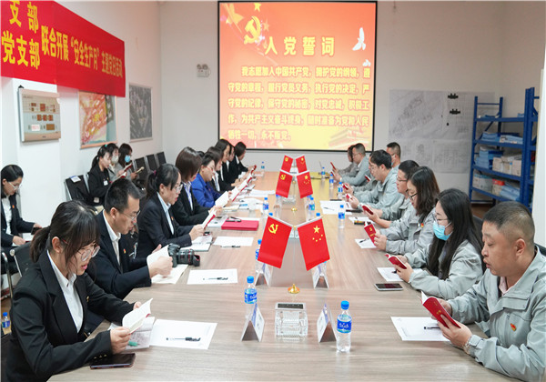 創(chuàng)世大發(fā)八建黨支部與云南省建筑業(yè)協(xié)會(huì)黨支部簽訂黨建聯(lián)建協(xié)議